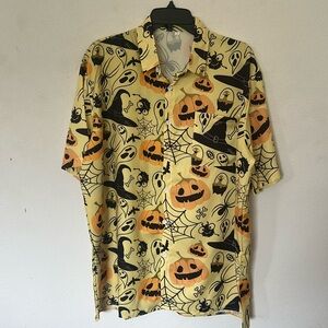 NWOT Halloween Themed Short Sleeve Button Down Shirt